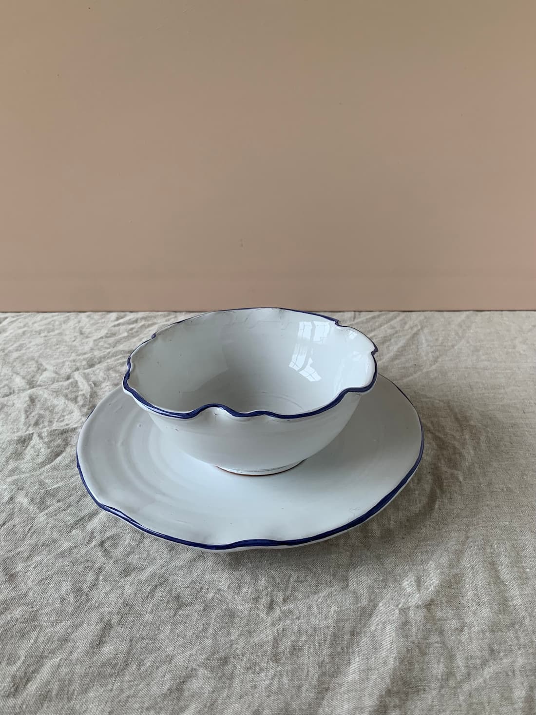 white petaled dinner plate with blue rim 27cm