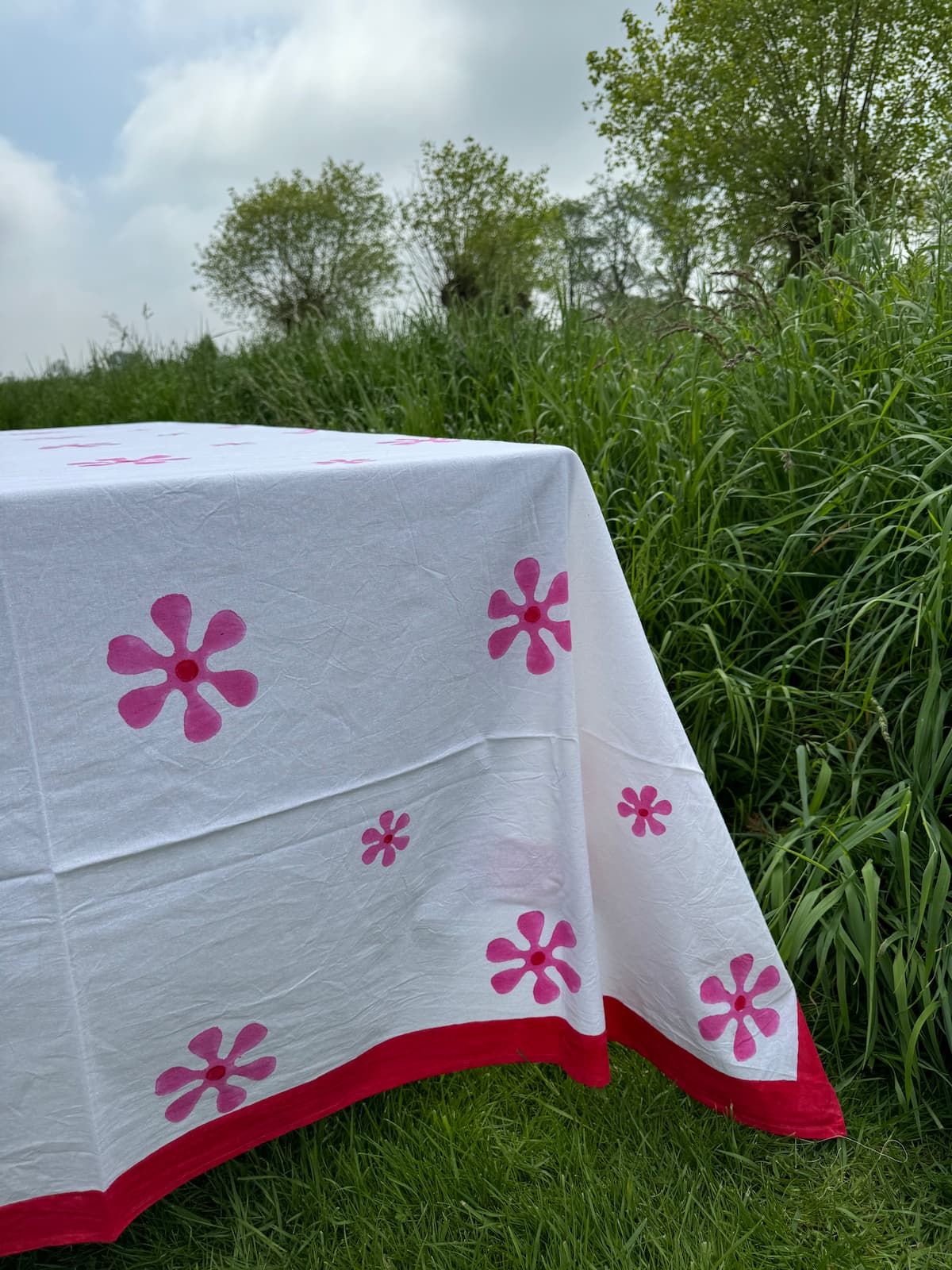filippa classic flower tablecloth