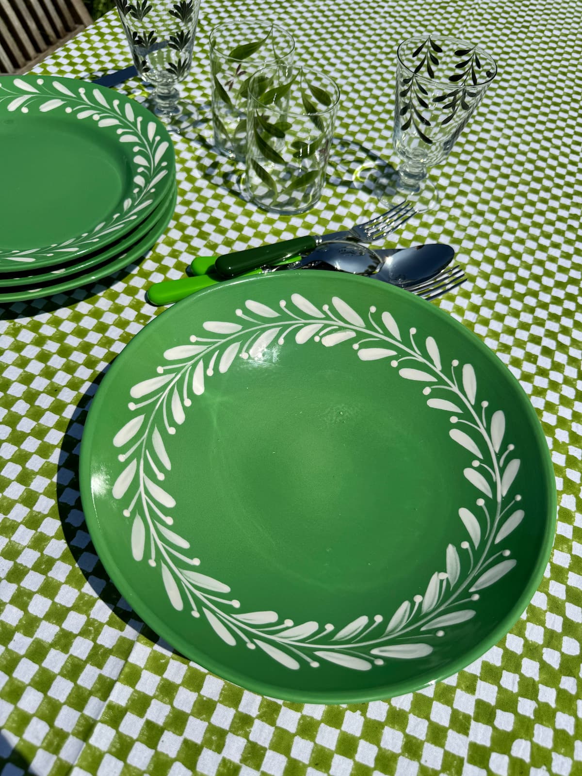 anna reverse green serving bowl