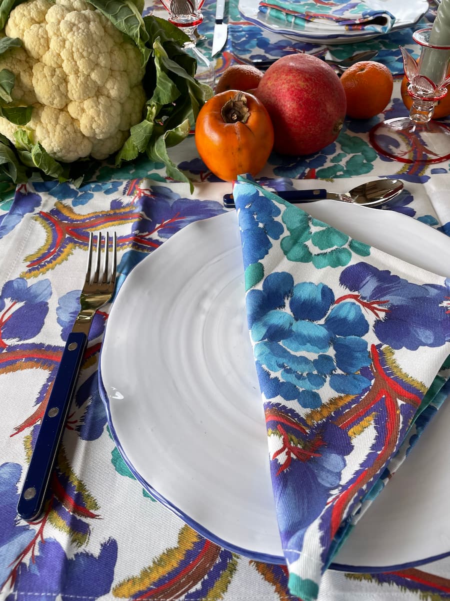 white petaled dinner plate with blue rim 27cm