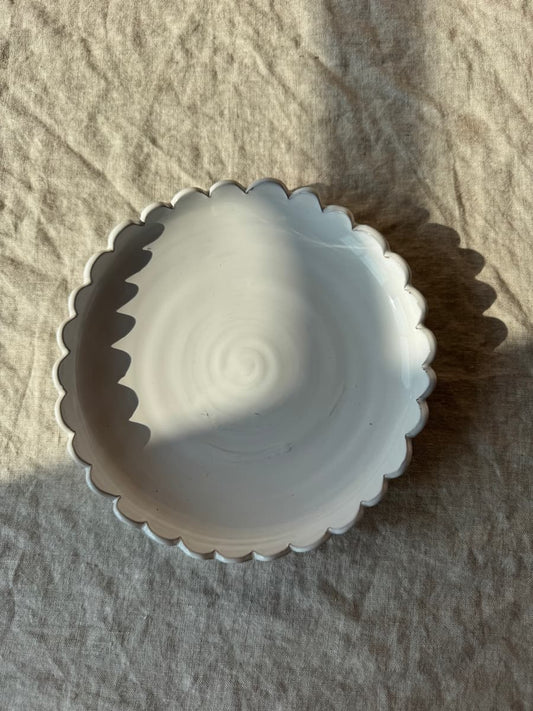 larentina scalloped plate