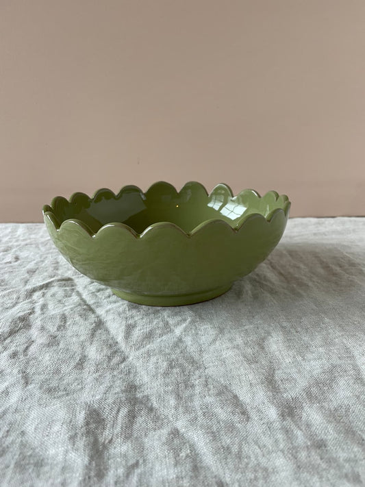 scalloped bowl deep green 19cm