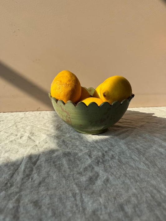 sentia scalloped bowl green speckles