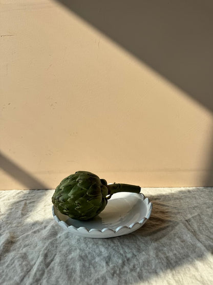 larentina scalloped plate